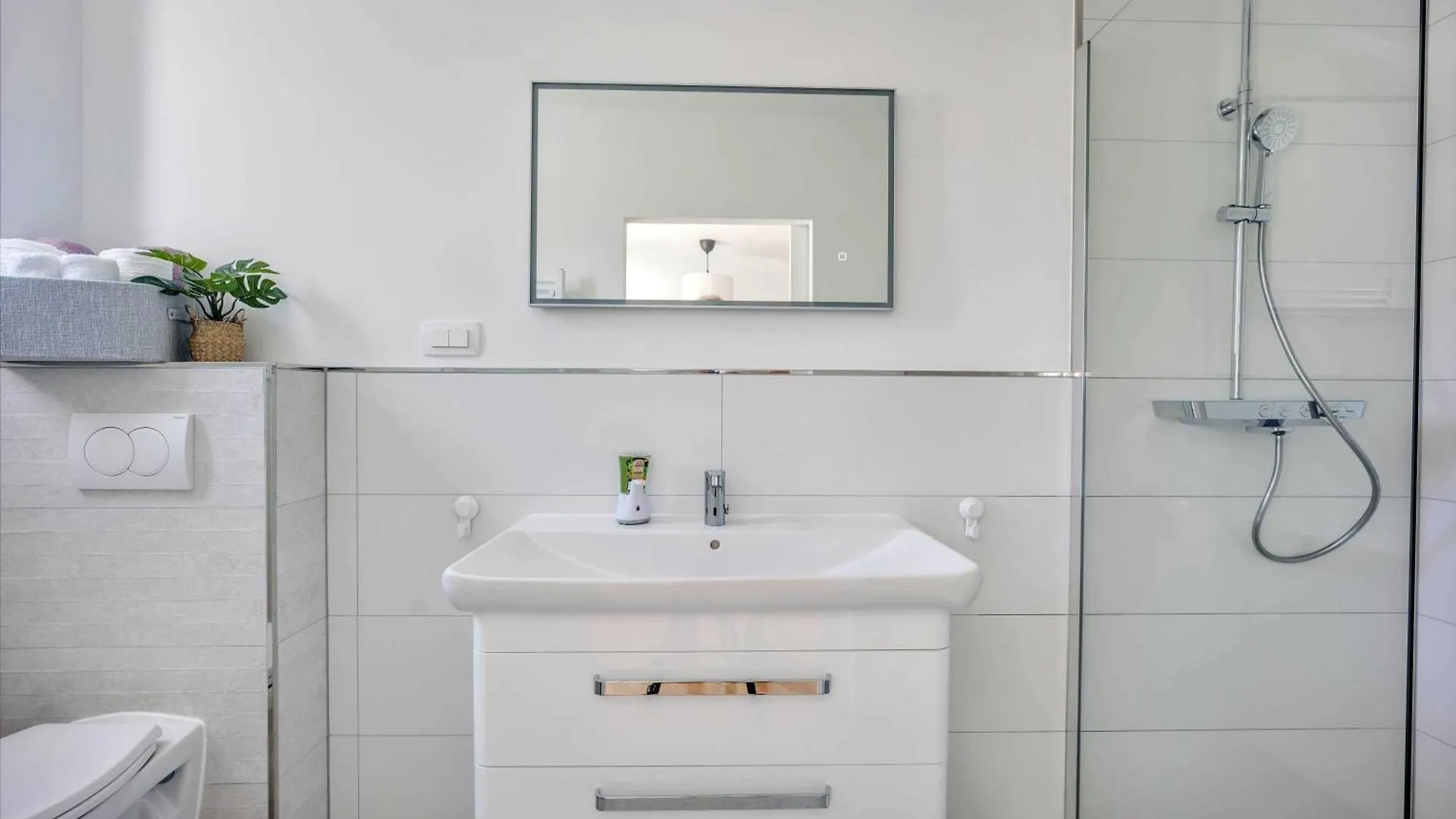 Elegant Tranquil Okrug Gornji Apartments Trogir