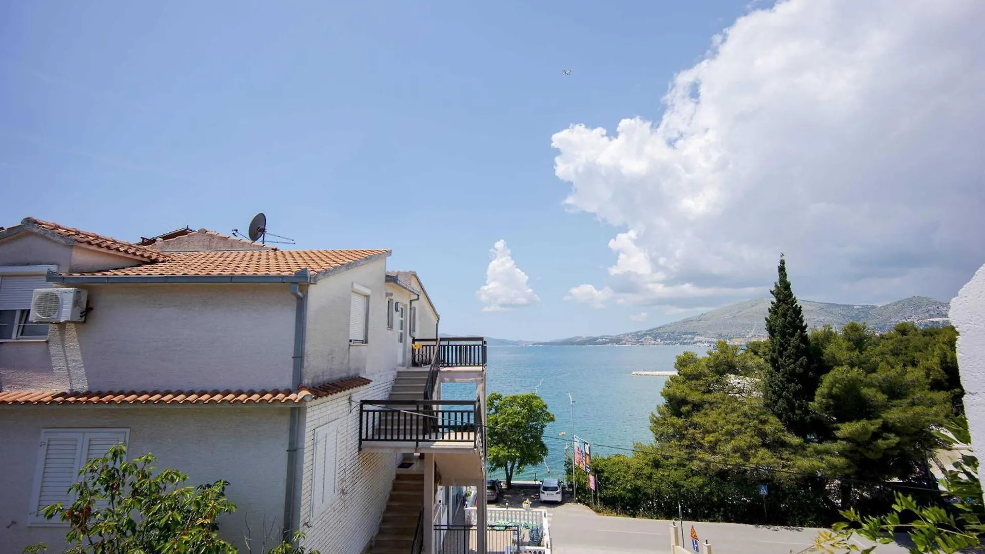 Elegant Tranquil Okrug Gornji Apartments Trogir