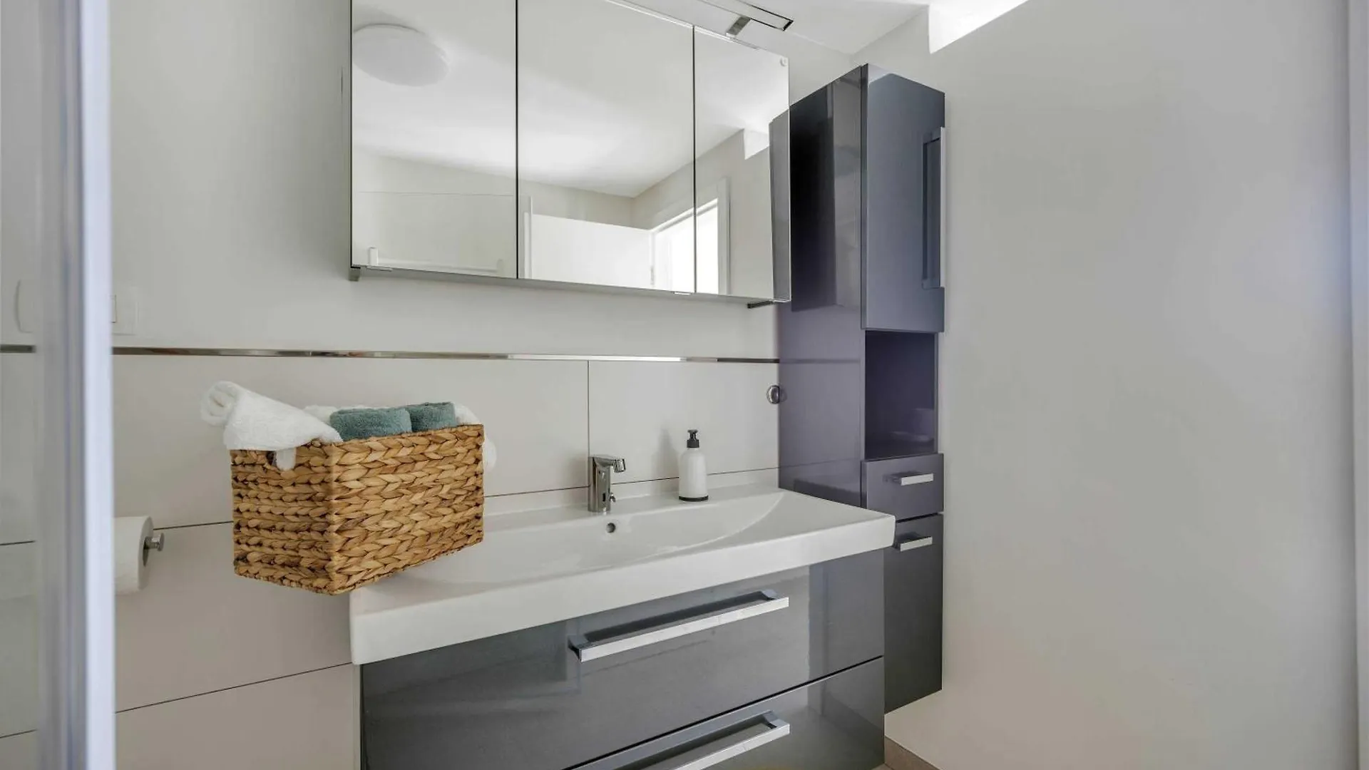 Elegant Tranquil Okrug Gornji Apartments Trogir