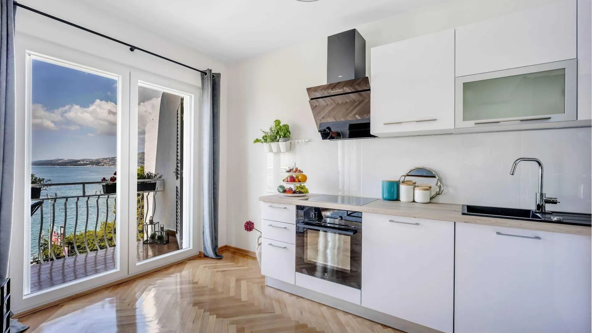 Elegant Tranquil Okrug Gornji Apartments Trogir